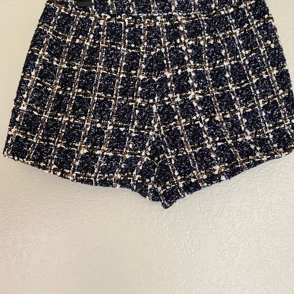Umgee High waisted Tweed Boucle Shorts small - Picture 3 of 4